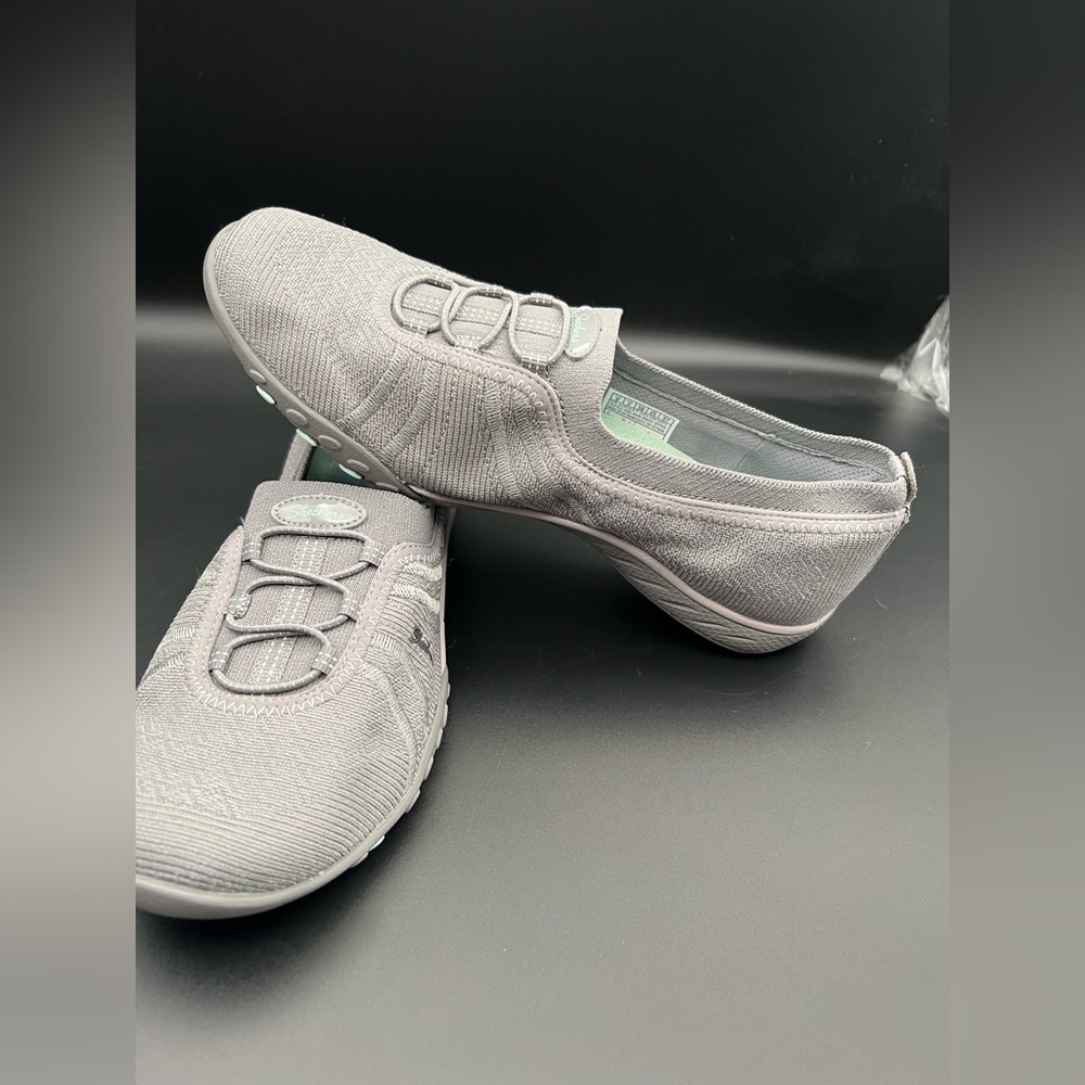 SKECHERS Womens Relaxed Fit Size 8 Gray AirCooled Memory Foam Slip On. Wore Once